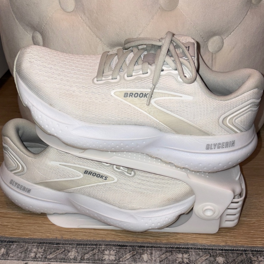 Brooks Women's Cream Glycerin Running Shoes
